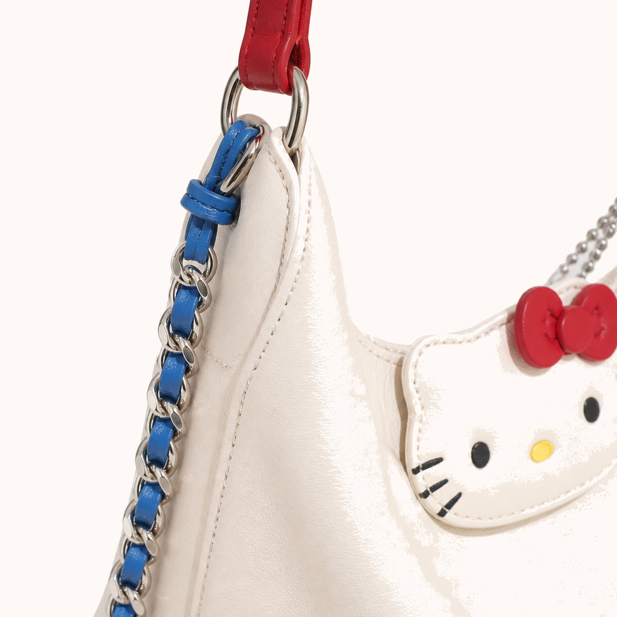 ARIPPULA FEF9F6 | kitty-smooth-shoulder-bag | hardware detail | 055__kitty-smooth-shoulder-bag__hardware-detail.webp