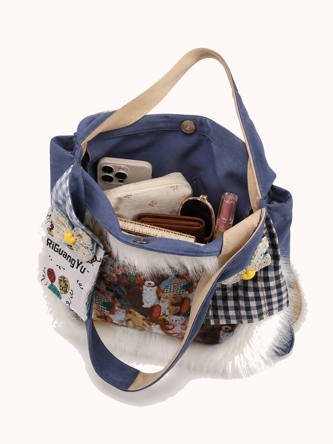 Open bag with everyday accessories