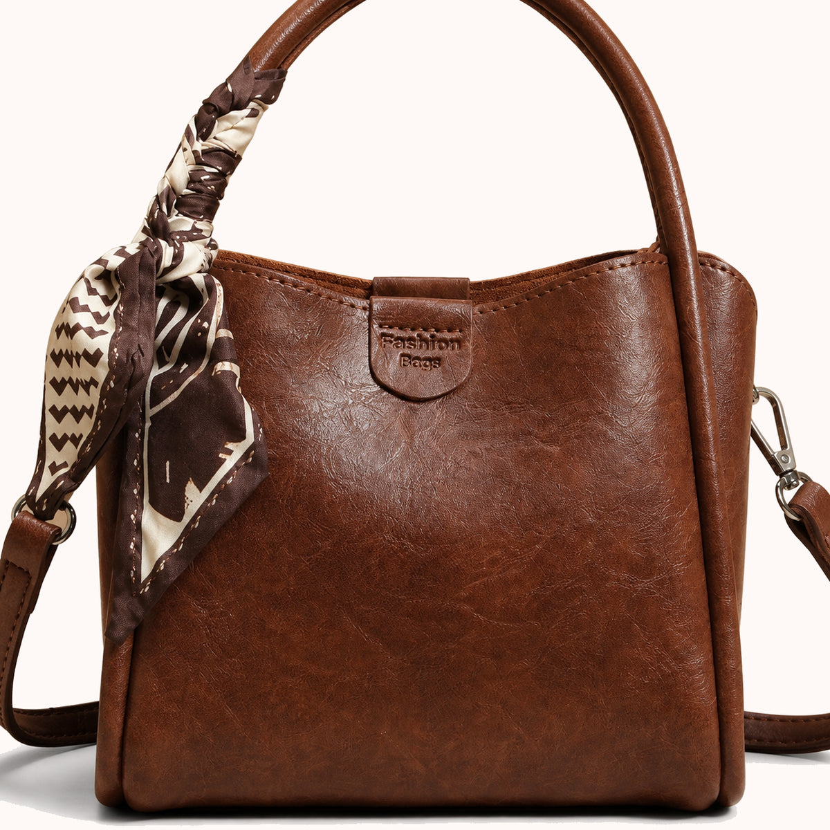 ARIPPULA FEF9F6 | cedar-smooth-tote | close quality | 154__cedar-smooth-tote__close-quality.webp