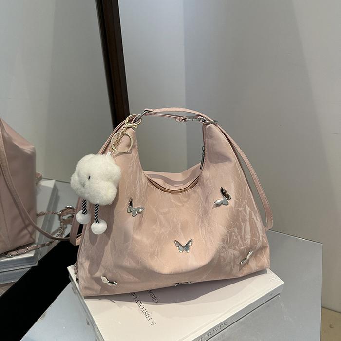Schultertasche mit Nieten in Nebelblau