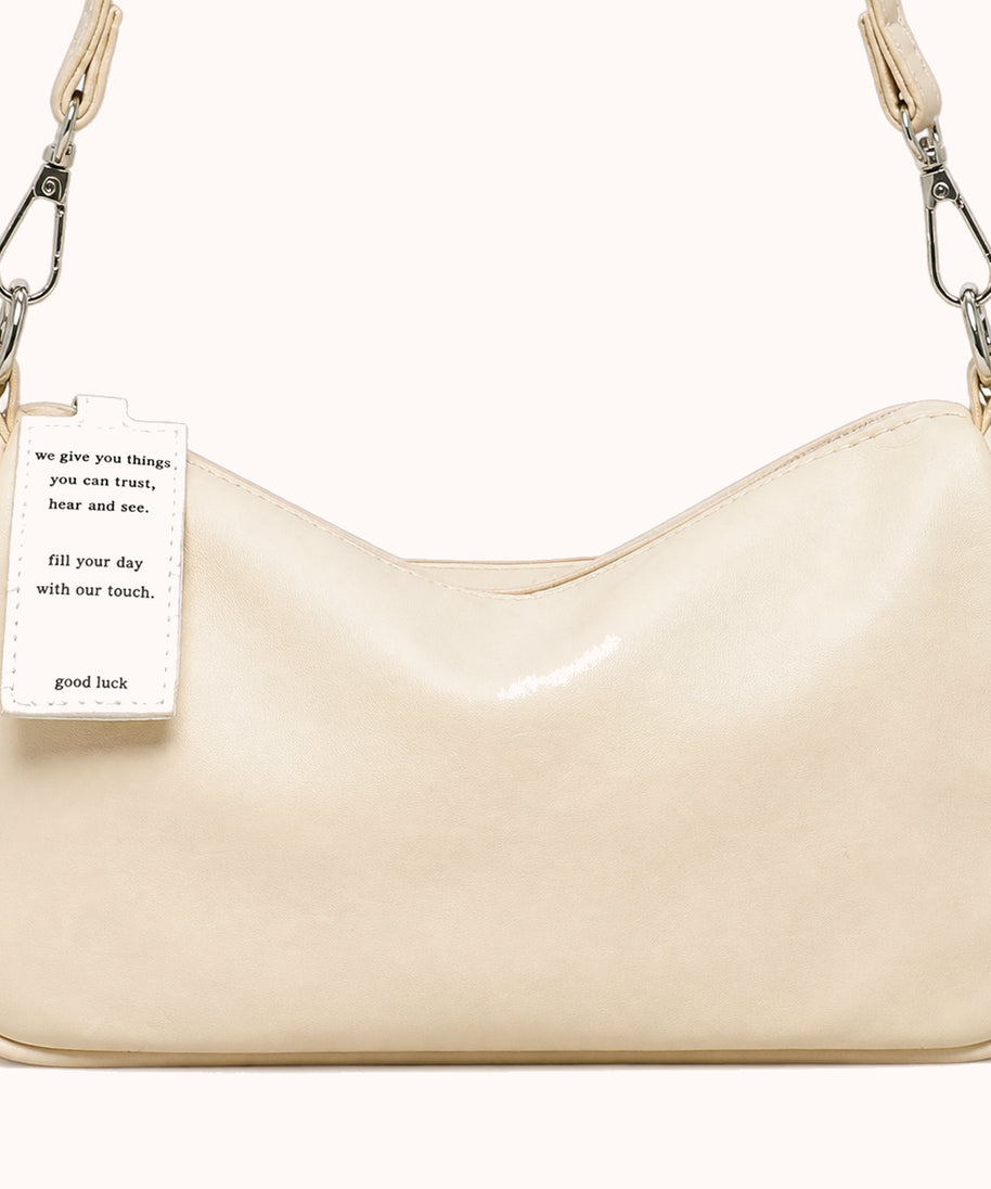 ARIPPULA FEF9F6 | butter-crescent-bag | close quality | 001__butter-crescent-bag__close-quality.webp