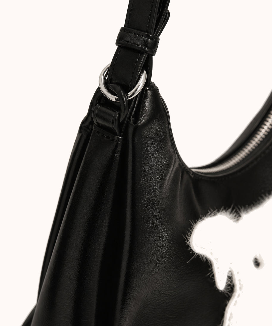 ARIPPULA FEF9F6 | terrier-patent-shoulder-bag | hardware detail | 026__terrier-patent-shoulder-bag__hardware-detail.webp