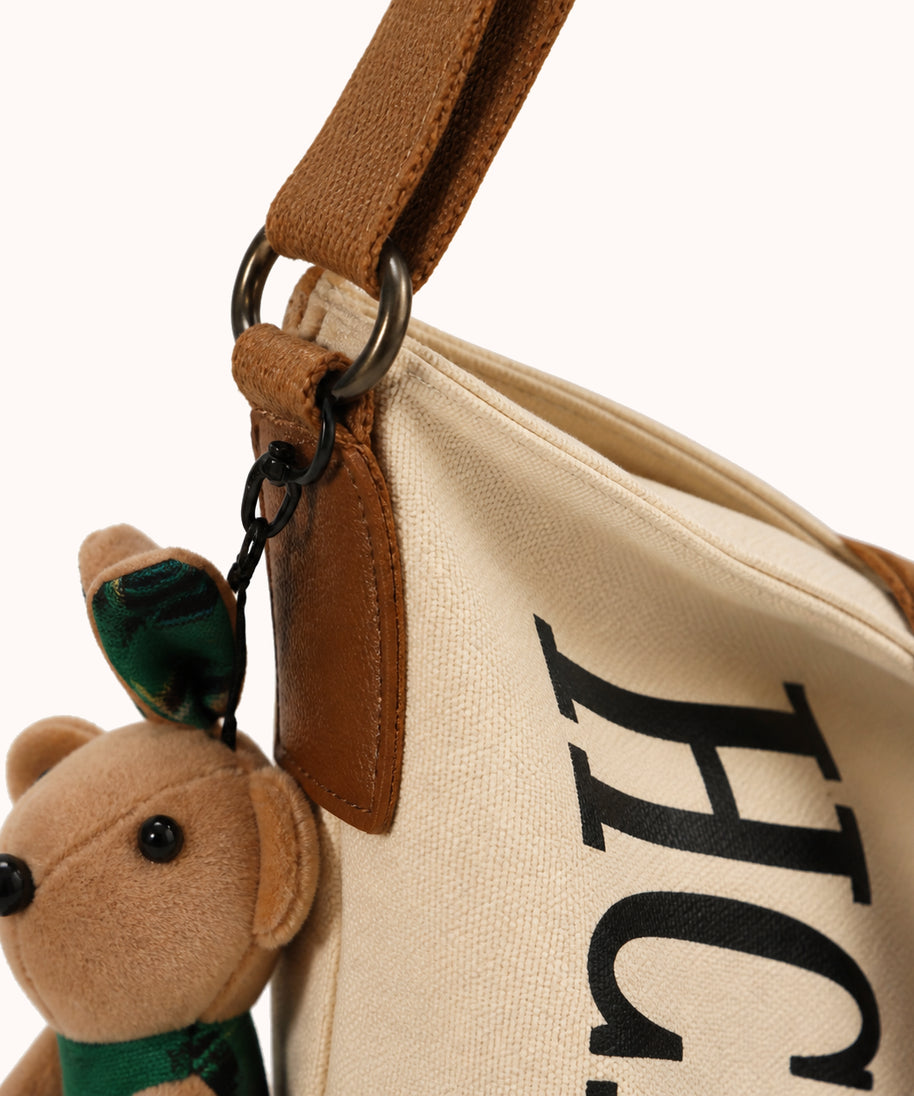 ARIPPULA FEF9F6 | fern-canvas-tote | hardware detail | 046__fern-canvas-tote__hardware-detail.webp