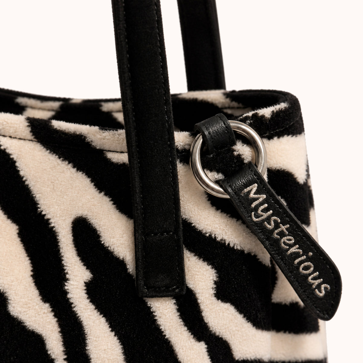 ARIPPULA FEF9F6 | zebra-plush-tote | hardware detail | 065__zebra-plush-tote__hardware-detail.webp