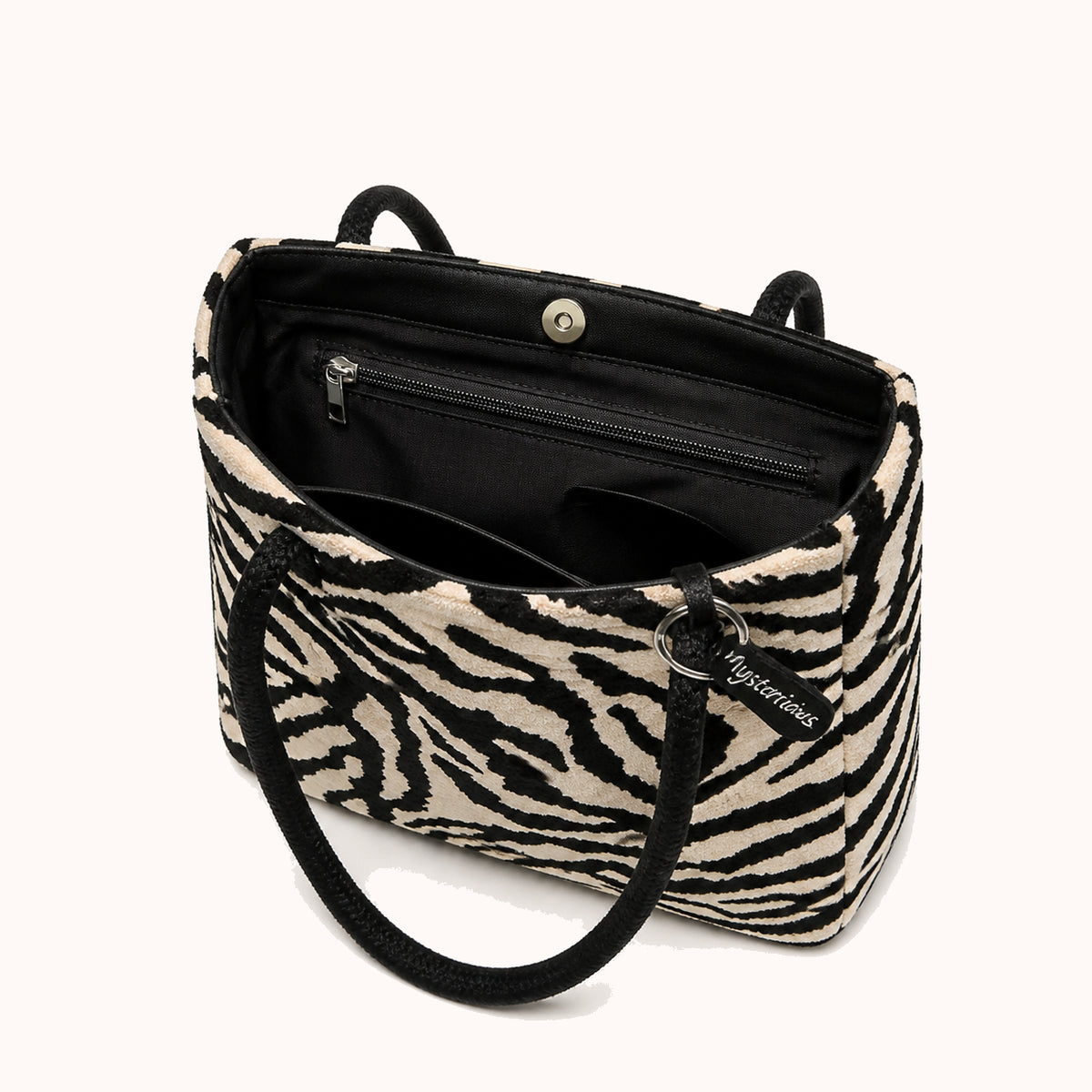 ARIPPULA FEF9F6 | zebra-plush-tote | interior | 065__zebra-plush-tote__interior.webp