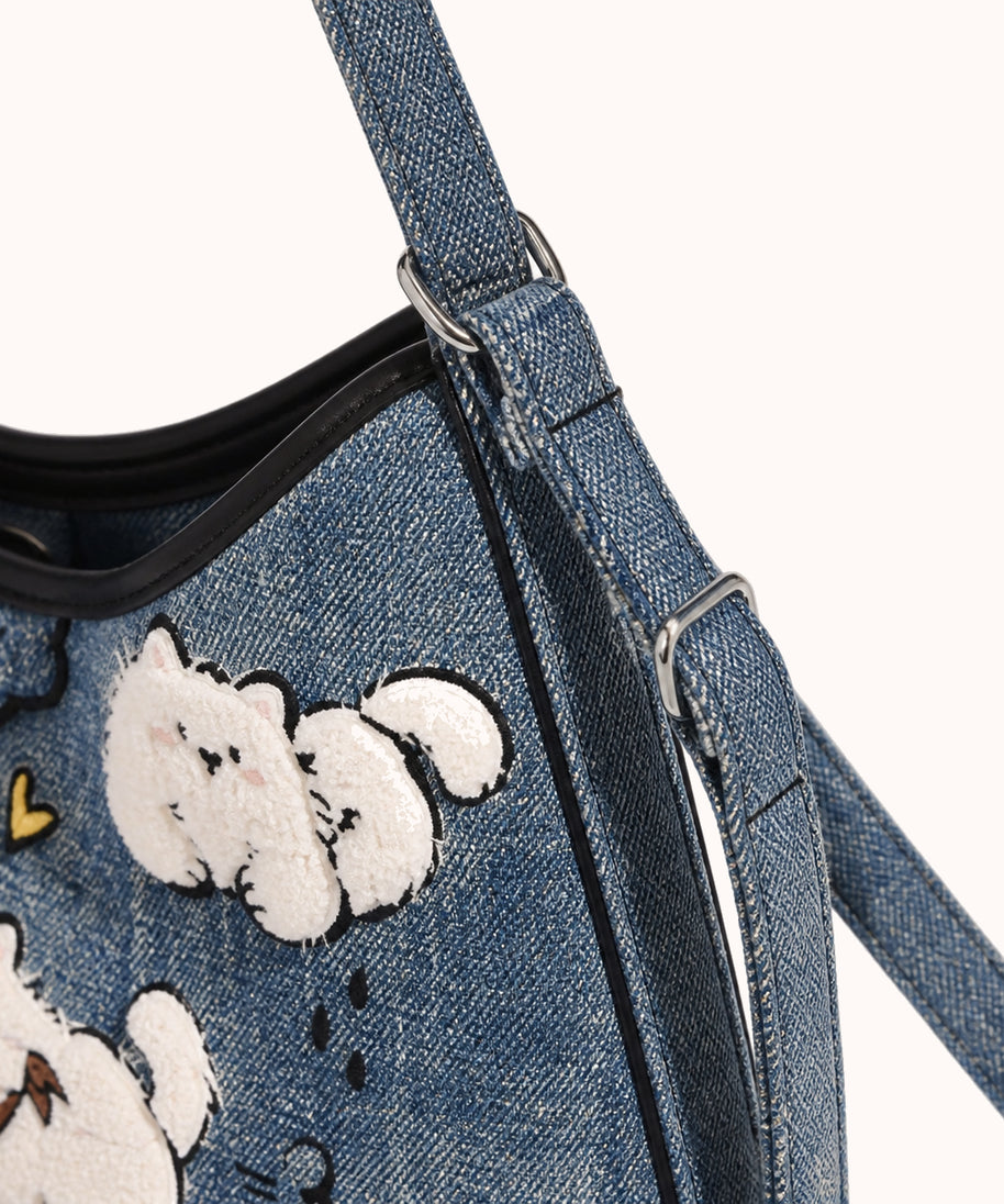 ARIPPULA FEF9F6 | samoyed-denim-tote | hardware detail | 069__samoyed-denim-tote__hardware-detail.webp
