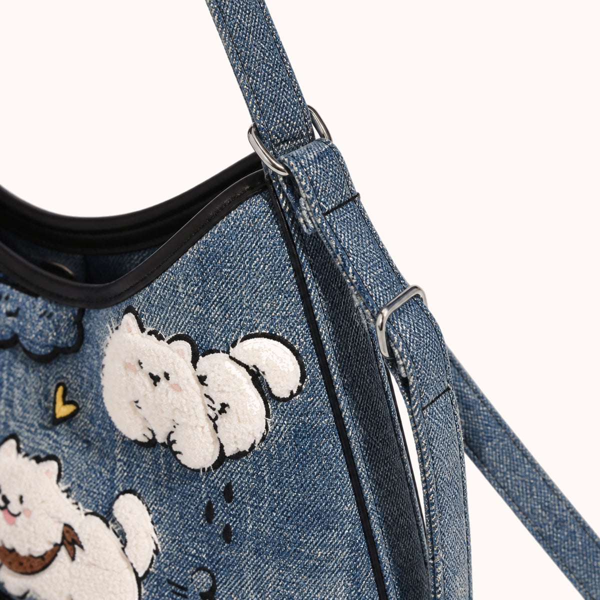 ARIPPULA FEF9F6 | samoyed-denim-tote | hardware detail | 069__samoyed-denim-tote__hardware-detail.webp