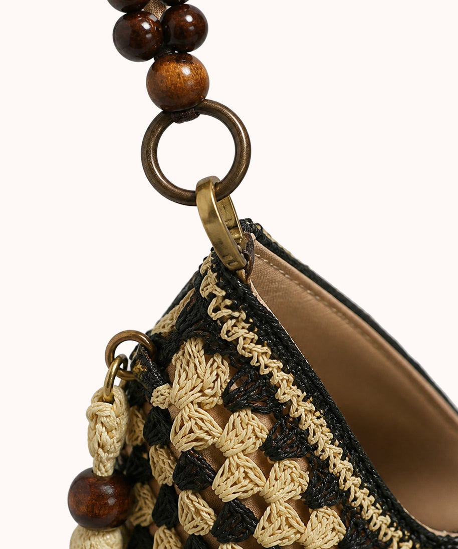 ARIPPULA FEF9F6 | reed-straw-shoulder-bag | hardware detail | 070__reed-straw-shoulder-bag__hardware-detail.webp