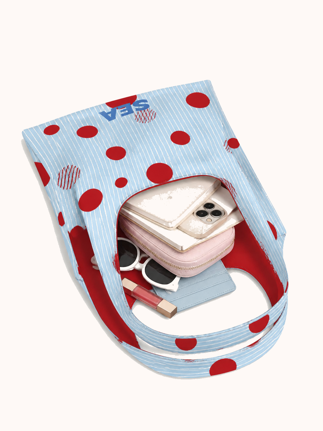 Open bag with everyday accessories