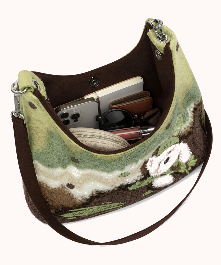 Open bag with everyday accessories