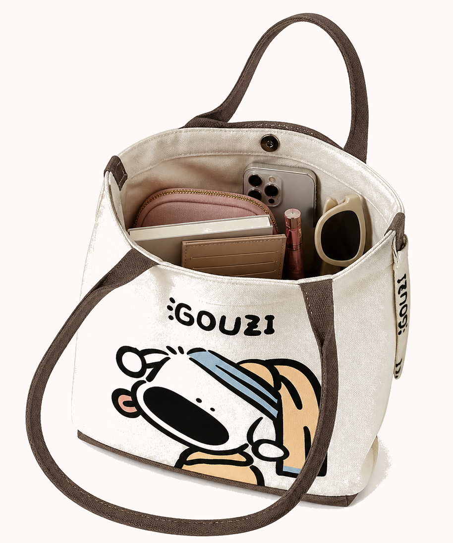 Open bag with everyday accessories