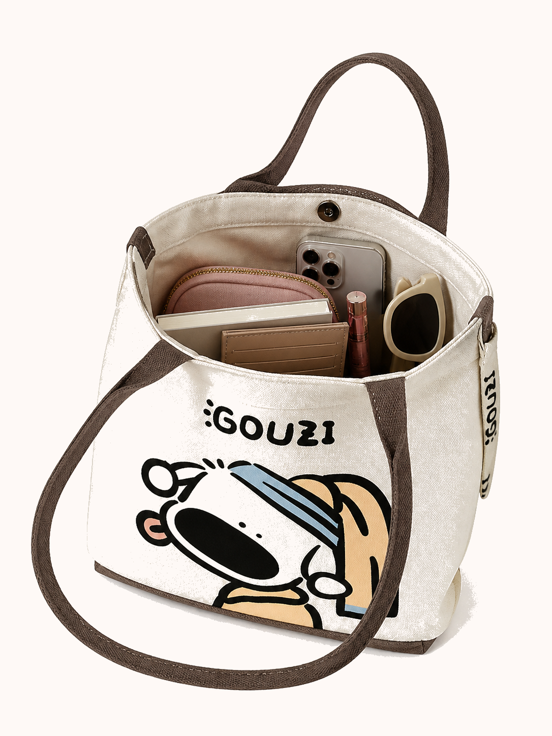 Open bag with everyday accessories