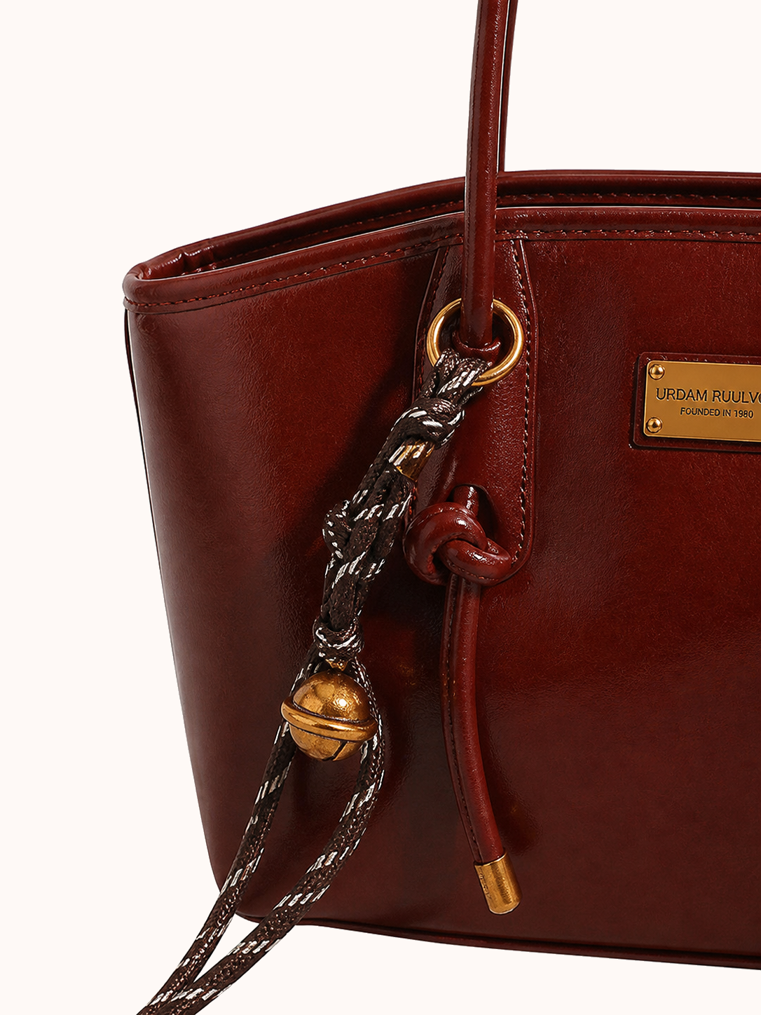 Signature feature detail