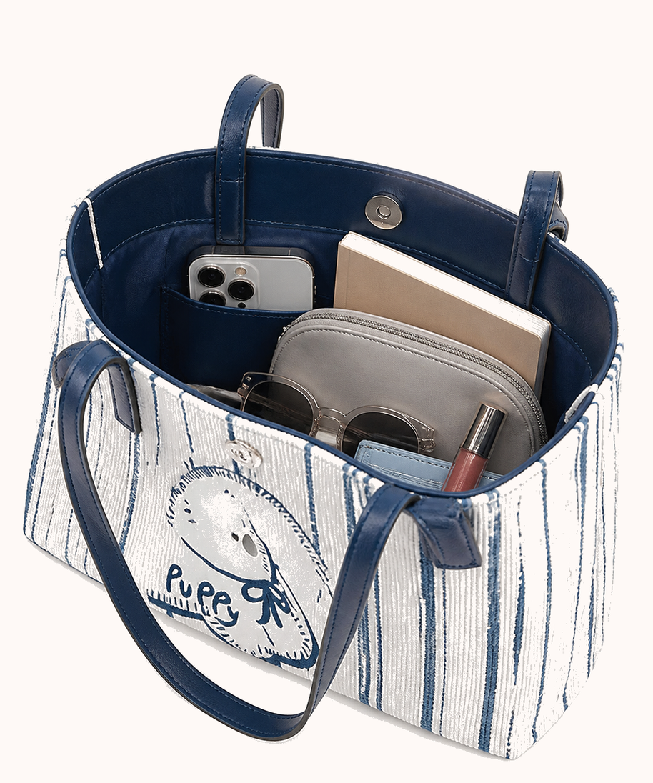 Open bag with everyday accessories