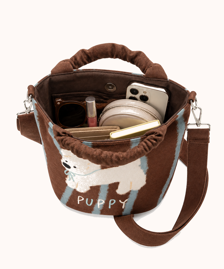 Open bag with everyday accessories