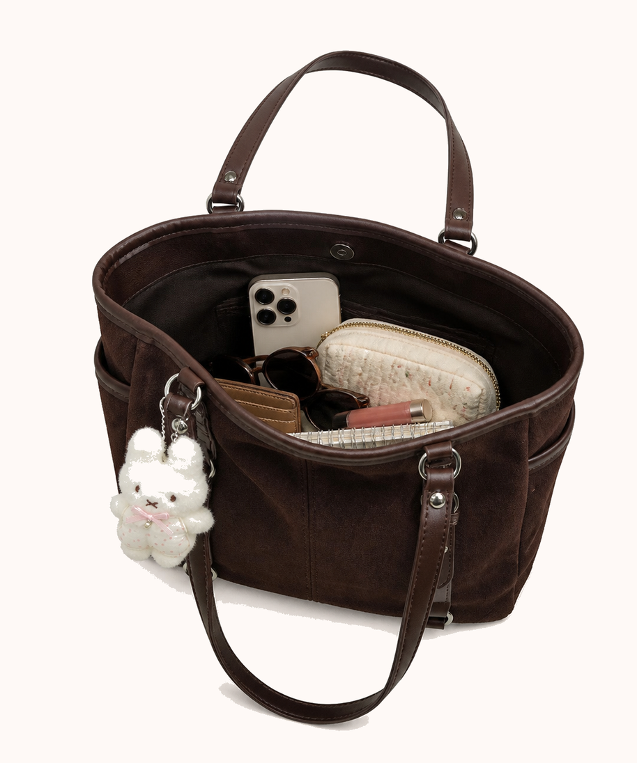 Open bag with everyday accessories