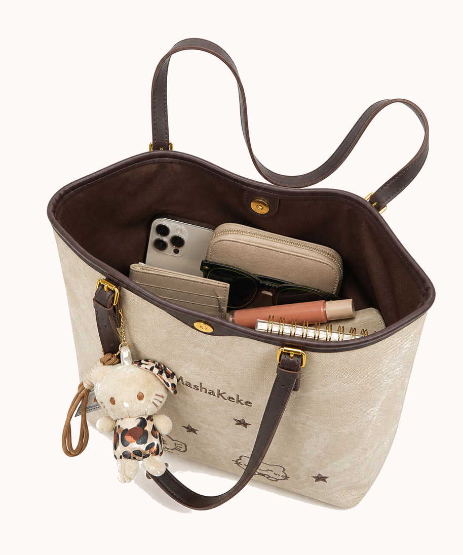 Open bag with everyday accessories