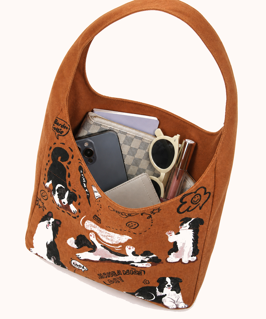 Open bag with everyday accessories