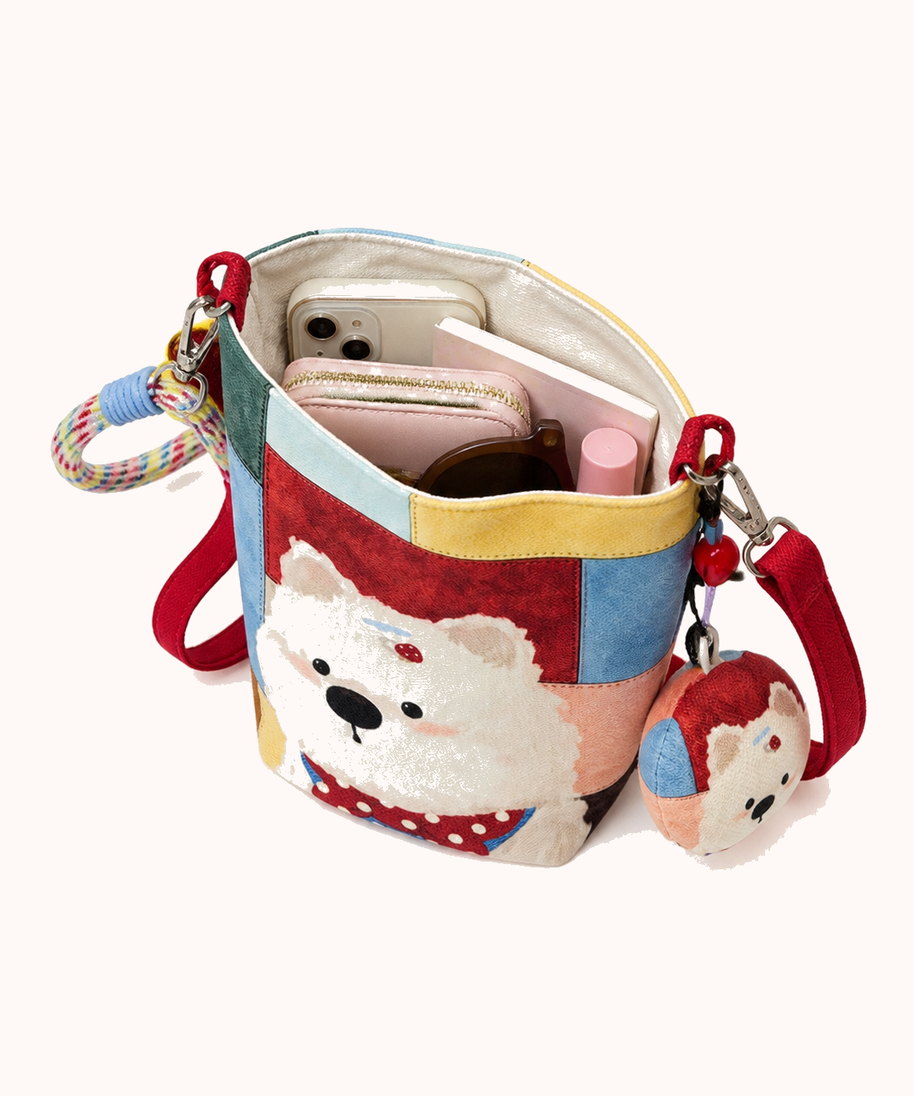 Open bag with everyday accessories