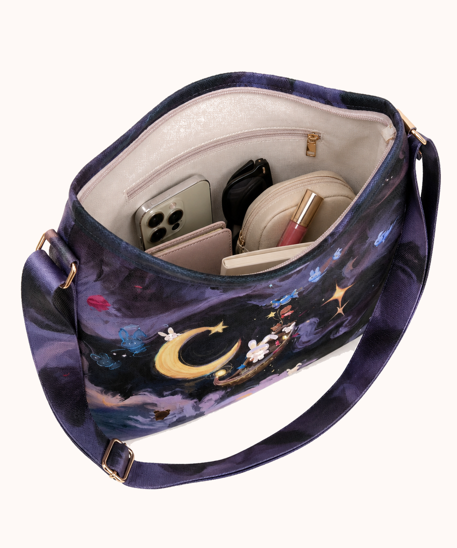 Open bag with everyday accessories