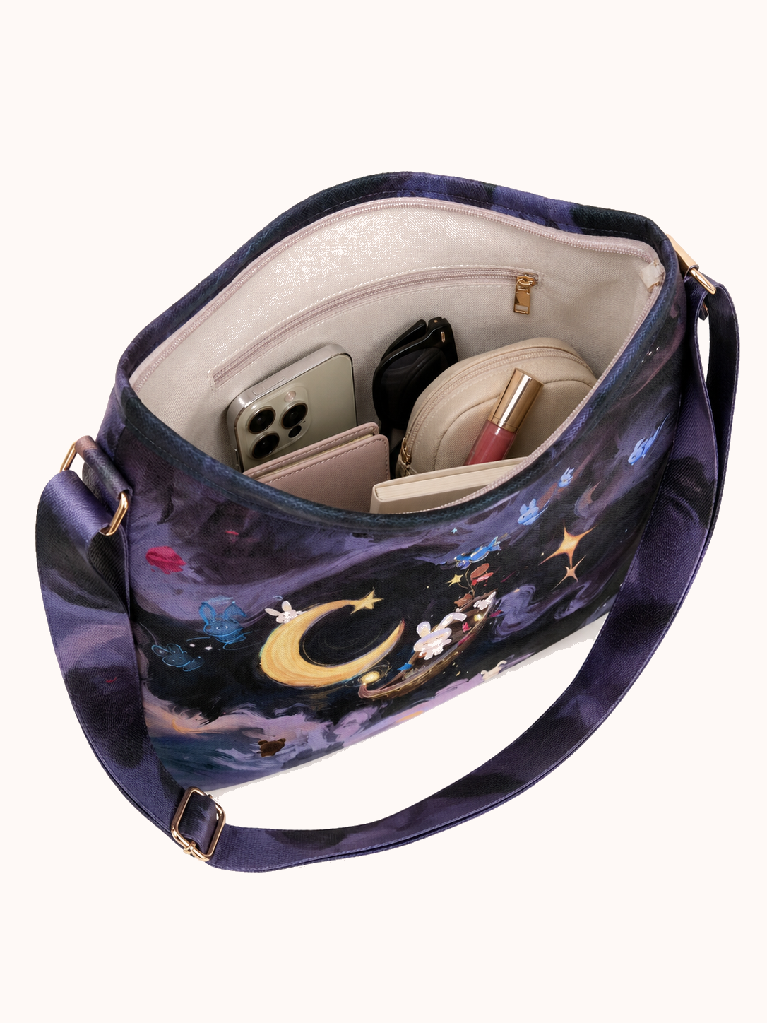 Open bag with everyday accessories
