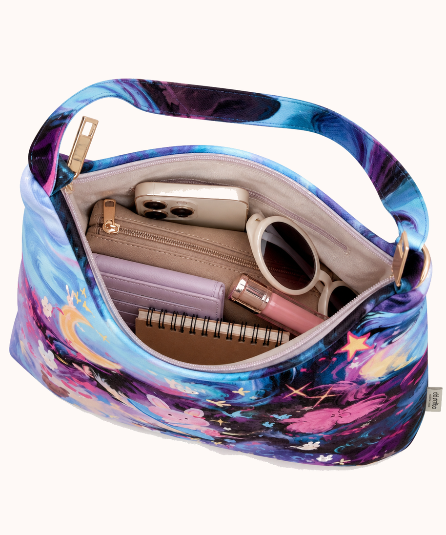 Open bag with everyday accessories