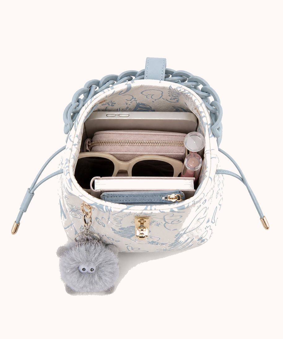 Open bag with everyday accessories