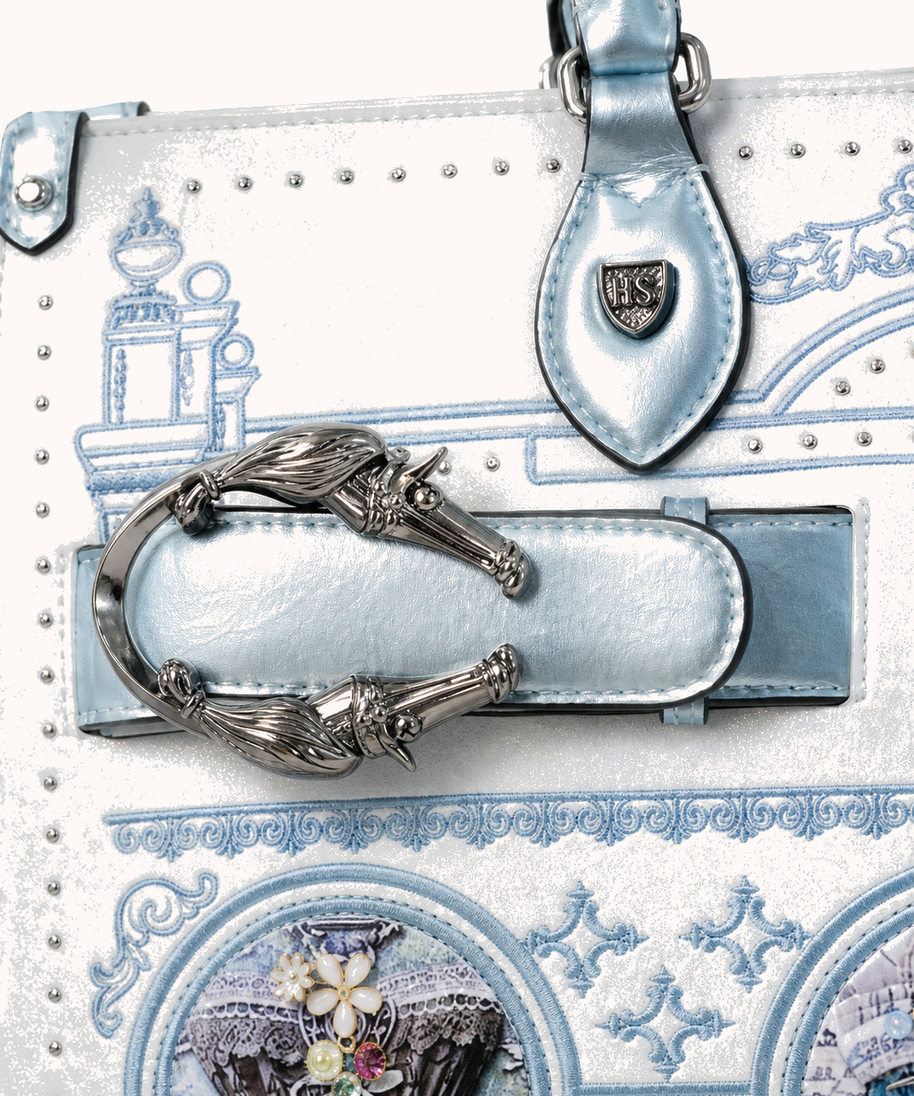 Signature feature detail