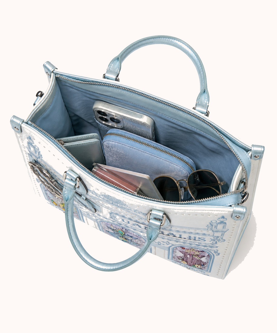 Open bag with everyday accessories