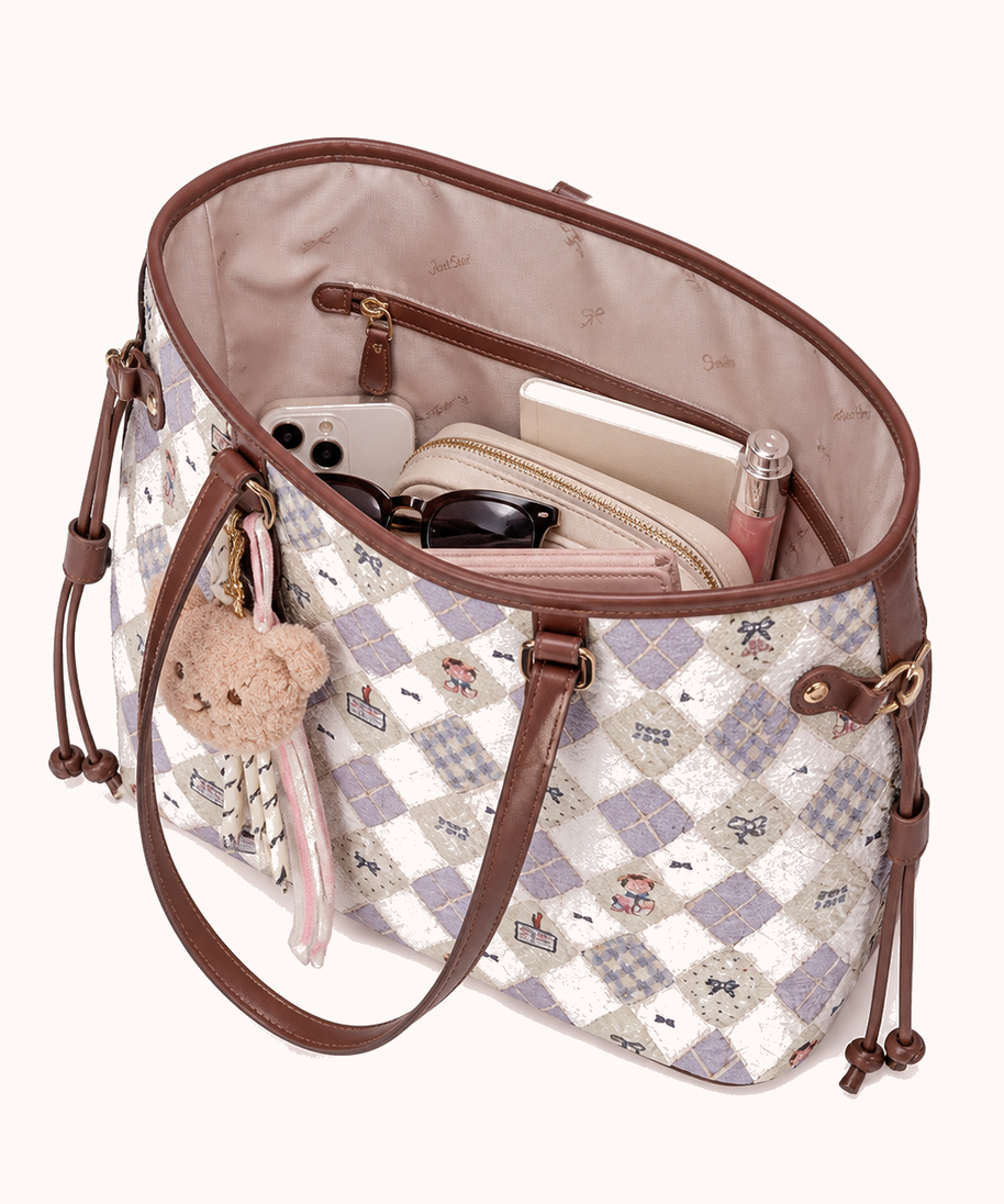 Open bag with everyday accessories