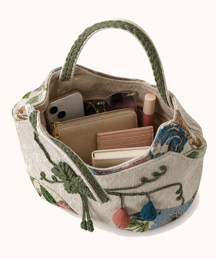 Open bag with everyday accessories
