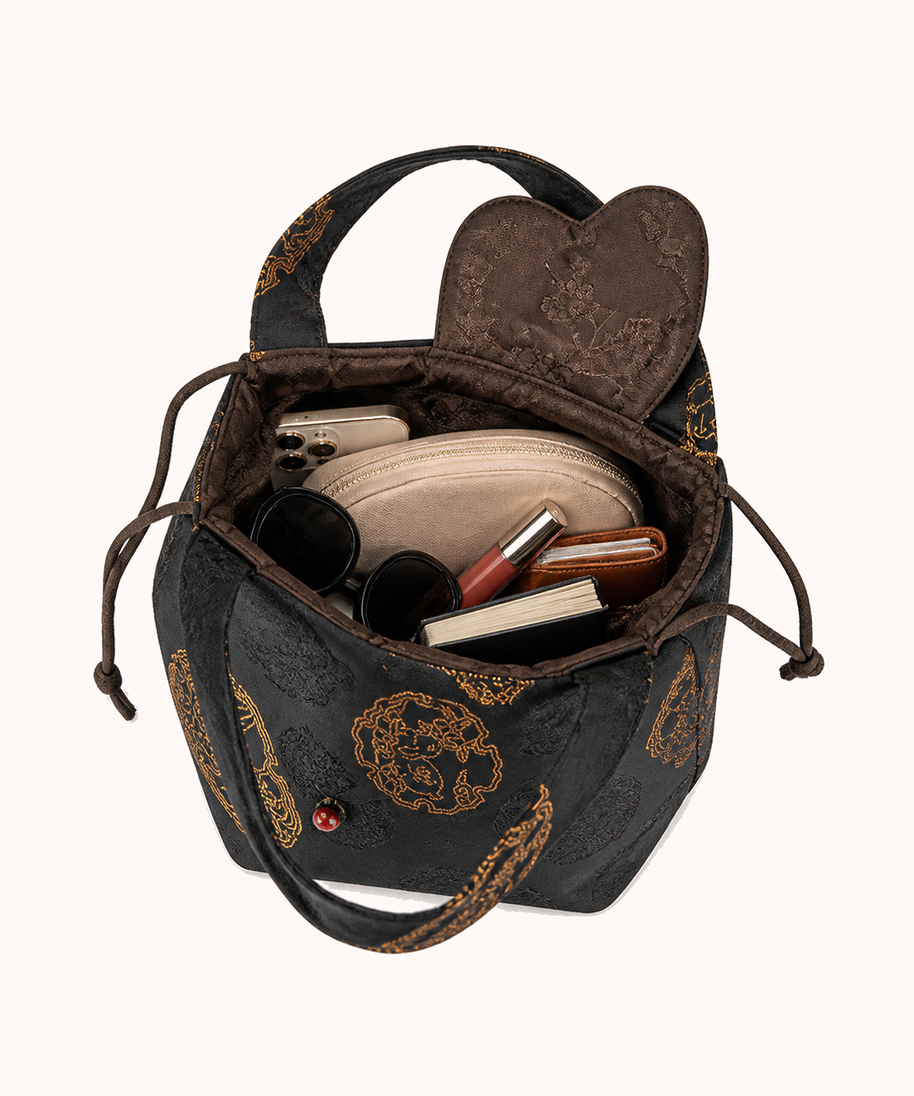 Open bag with everyday accessories