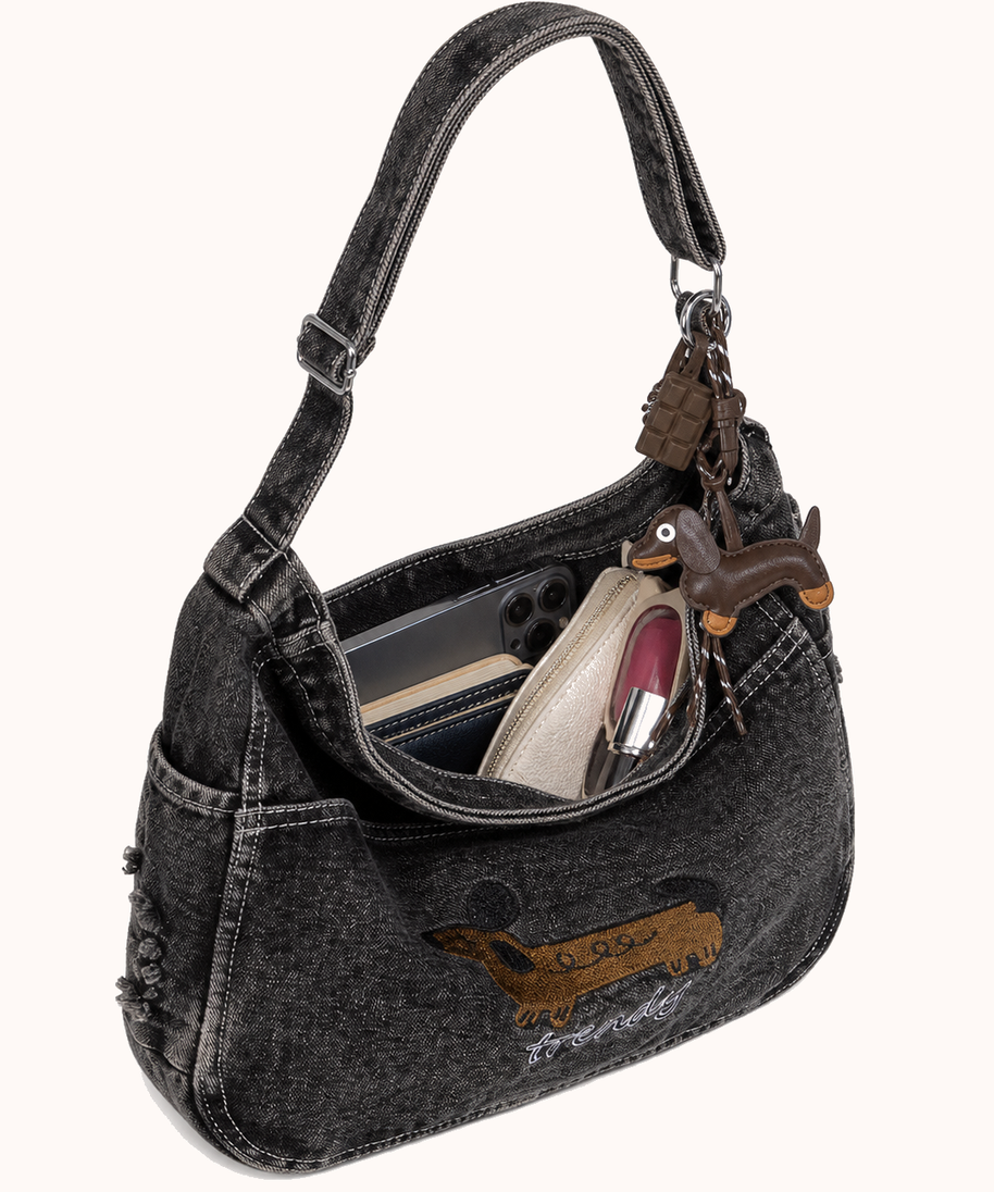 Open bag with everyday accessories