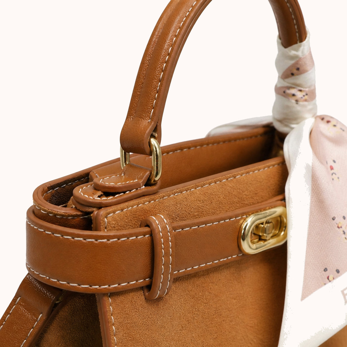 ARIPPULA FEF9F6 | camel-suede-top-handle-bag | hardware detail | 112__camel-suede-top-handle-bag__hardware-detail.webp
