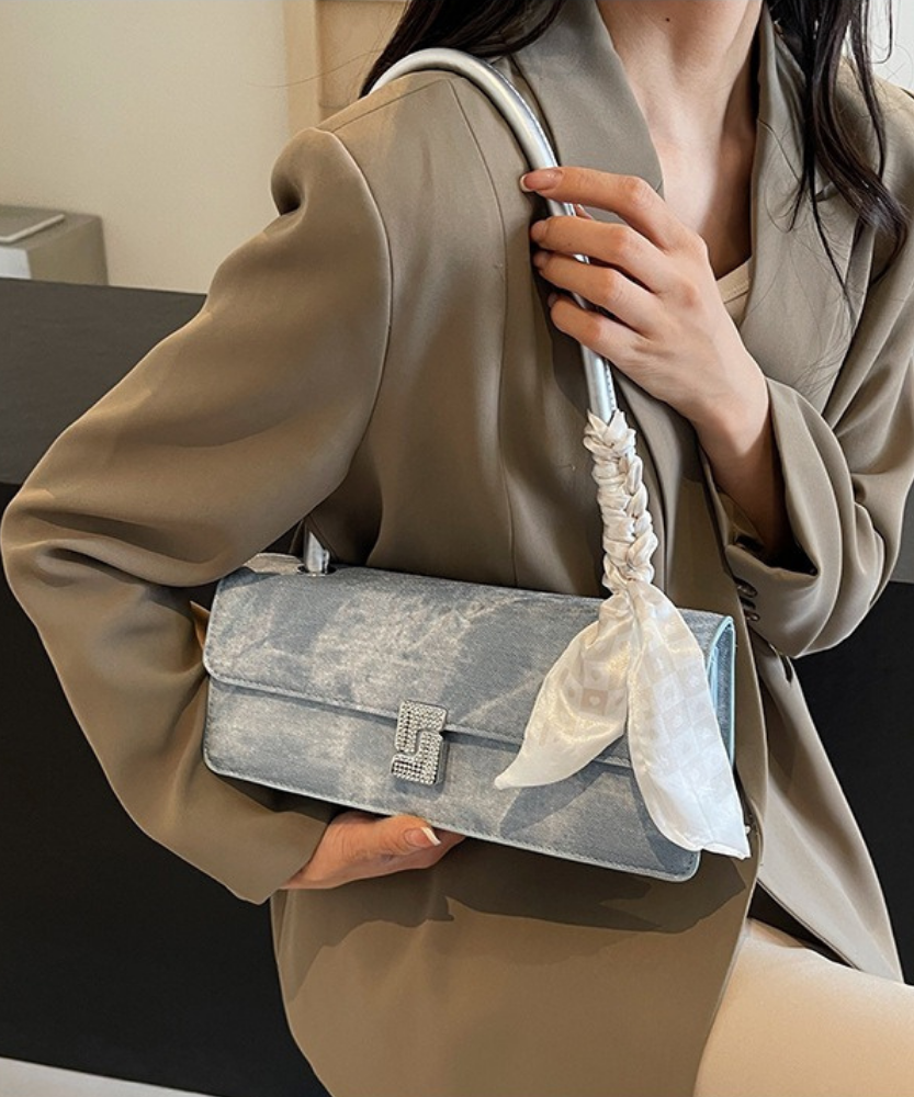 Vespéria Shoulder Bag