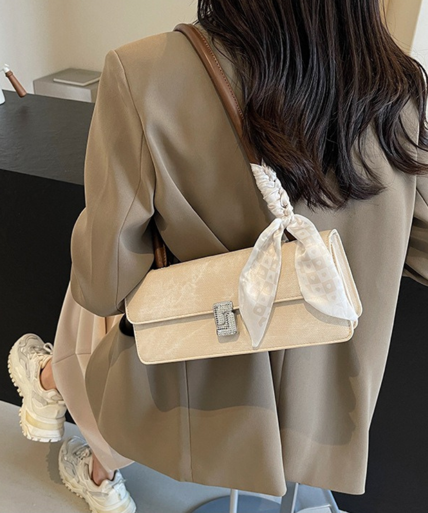 Vespéria Shoulder Bag