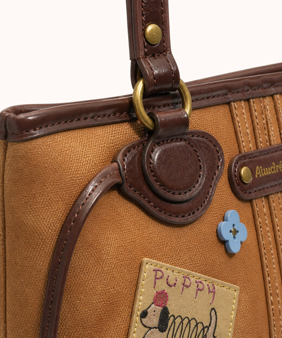 ARIPPULA FEF9F6 | voyager-printed-tote | hardware detail | 138__voyager-printed-tote__hardware-detail.webp