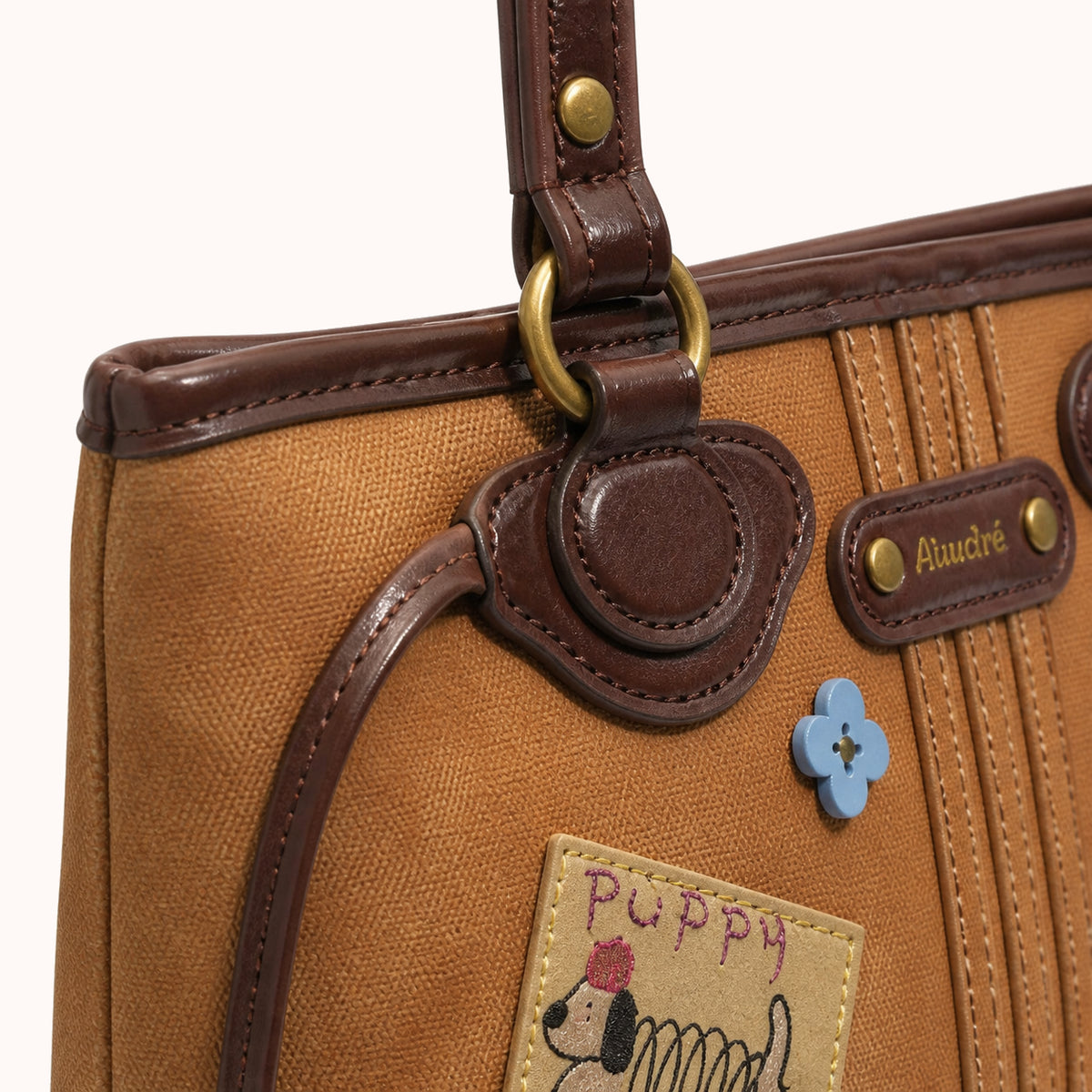ARIPPULA FEF9F6 | voyager-printed-tote | hardware detail | 138__voyager-printed-tote__hardware-detail.webp