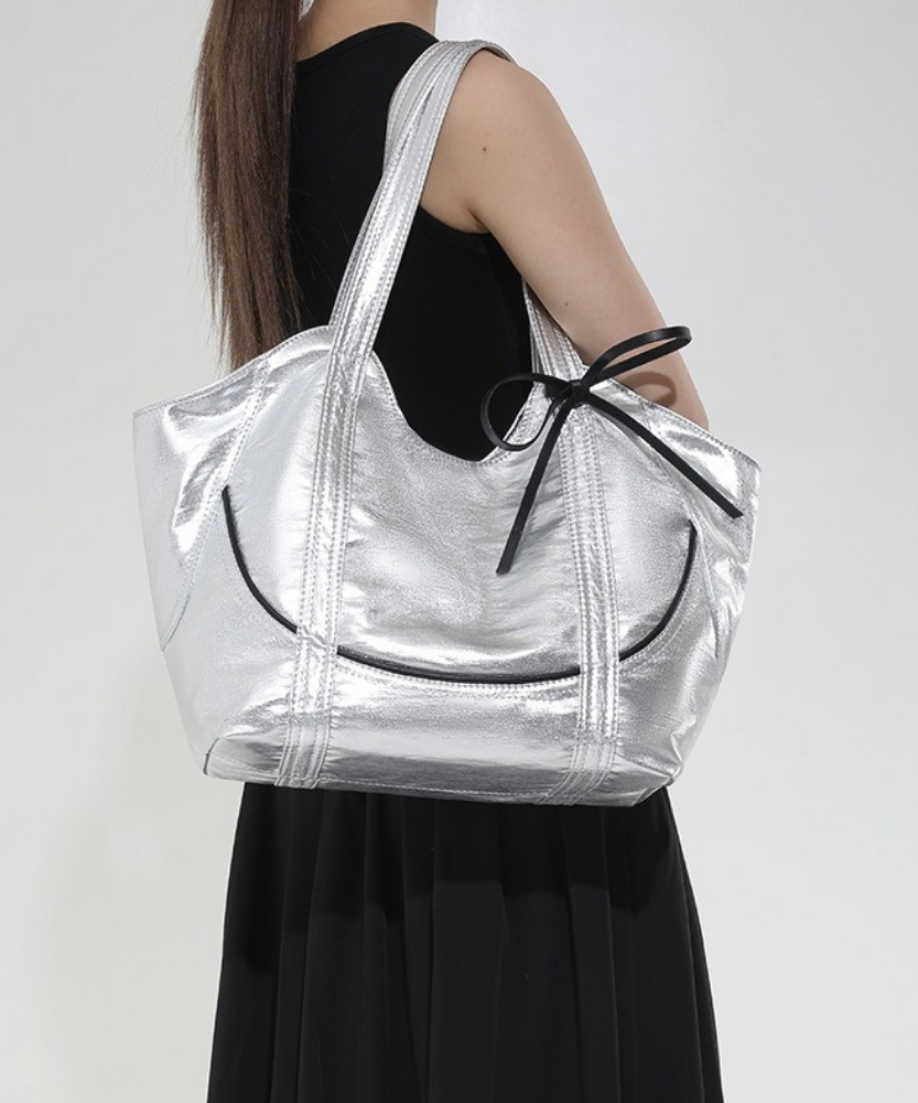 Clovara Glossy Tote Bag