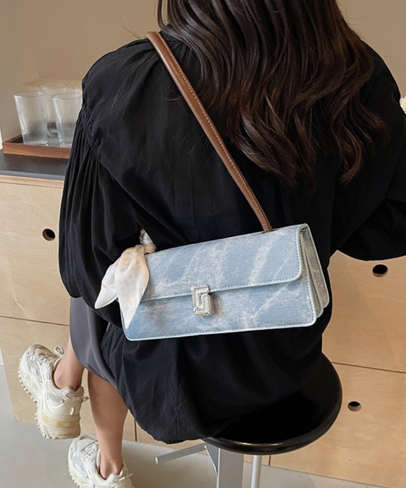 Vespéria Shoulder Bag