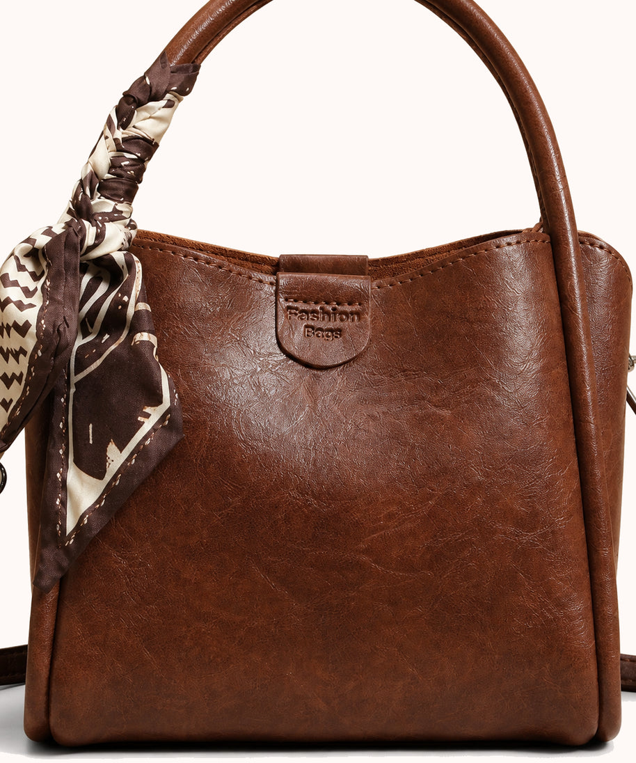 ARIPPULA FEF9F6 | cedar-smooth-tote | close quality | 154__cedar-smooth-tote__close-quality.webp