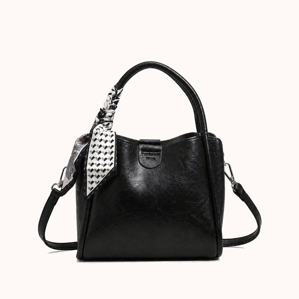 ARIPPULA FEF9F6 | cedar-smooth-tote | close quality | 158__cedar-smooth-tote__black__front.webp