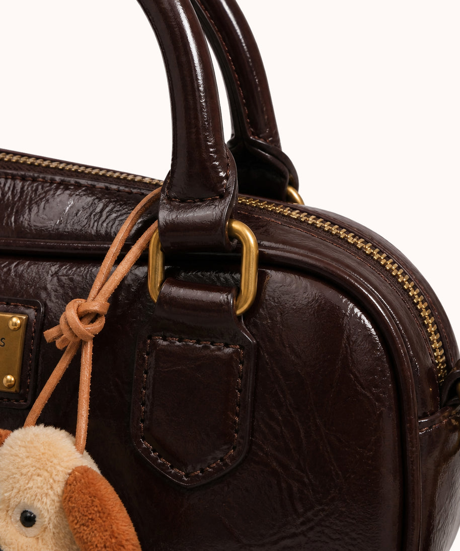 ARIPPULA FEF9F6 | kettle-smooth-handbag | hardware detail | 159__kettle-smooth-handbag__hardware-detail.webp