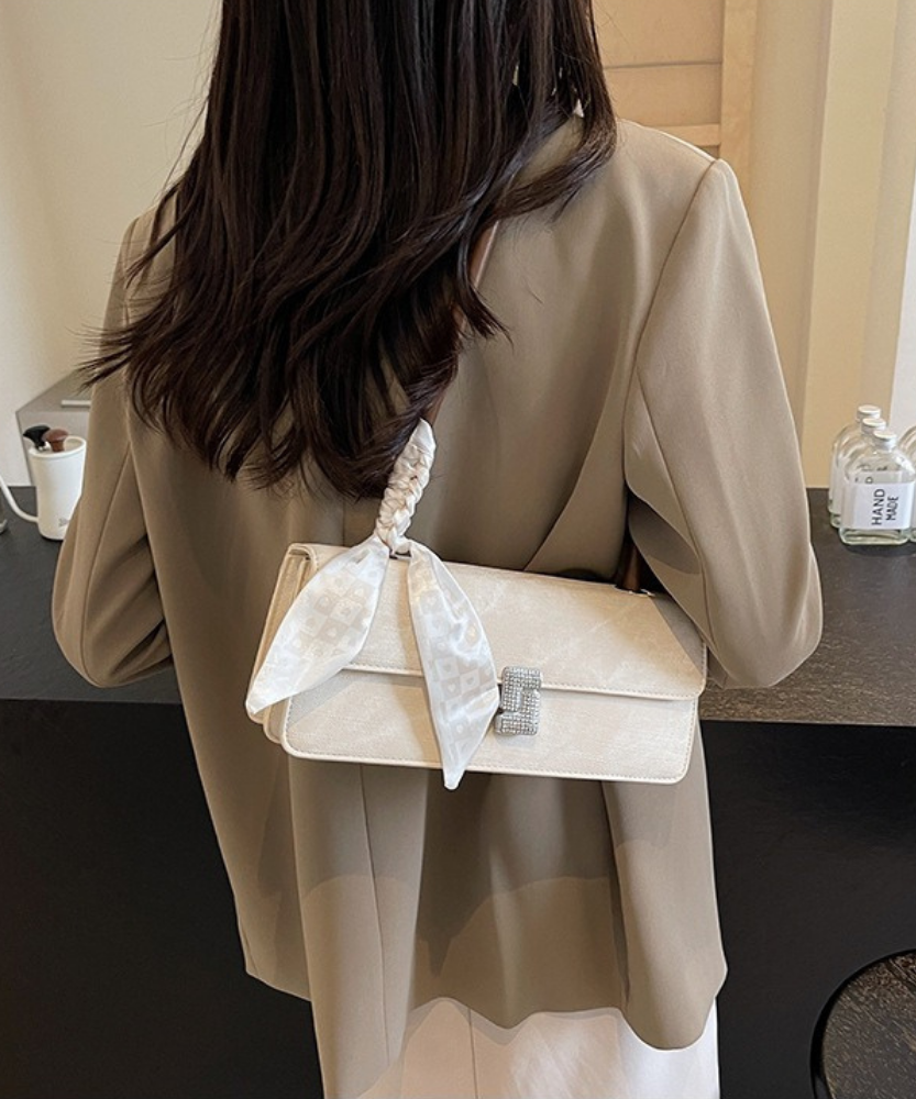 Vespéria Shoulder Bag