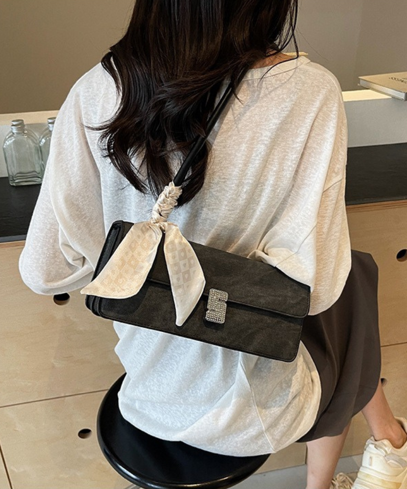 Vespéria Shoulder Bag