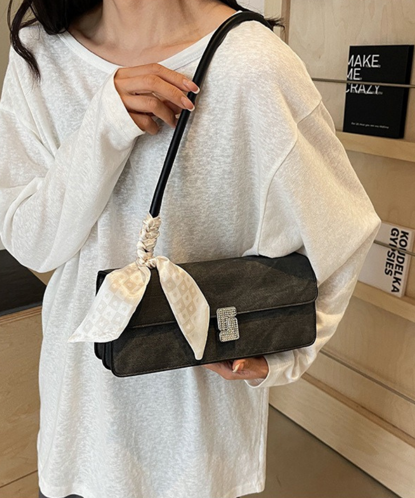 Vespéria Shoulder Bag