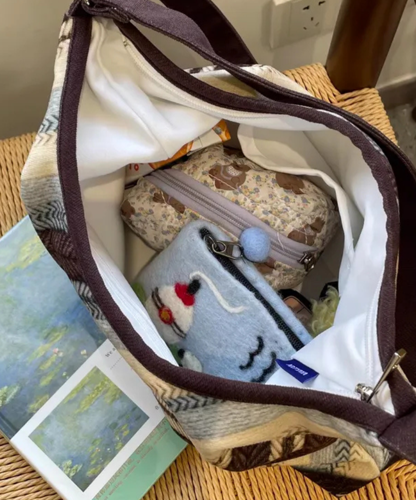 Mistrielle Cat Motif Shoulder Bag