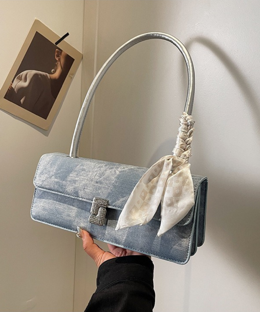 Vespéria Shoulder Bag