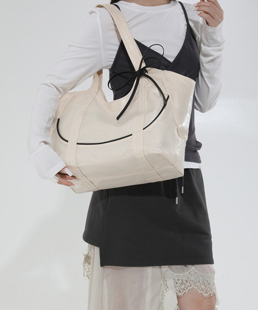 Clovara Glossy Tote Bag