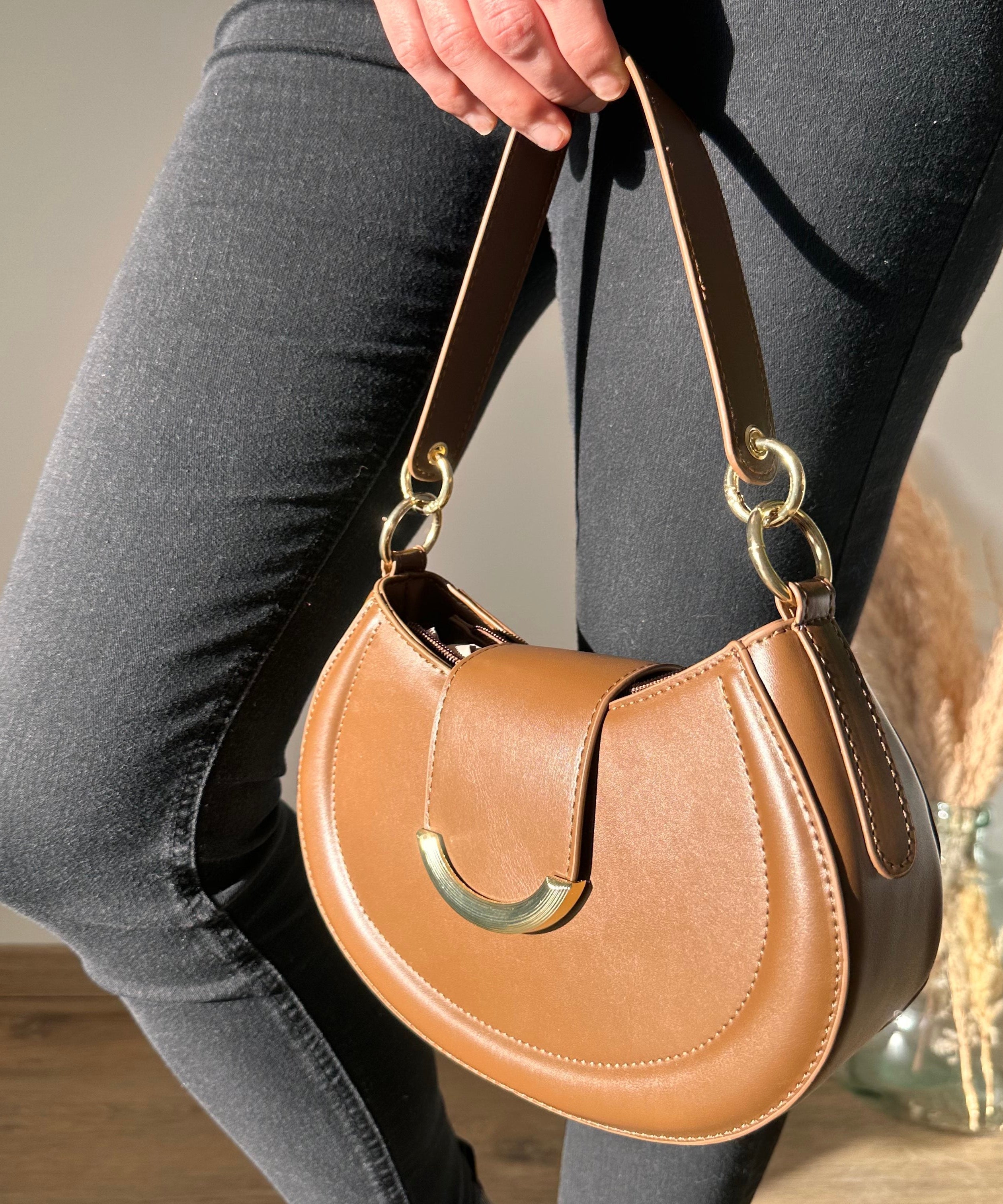 Alvanéa Vegan Leather Crossbody Bag